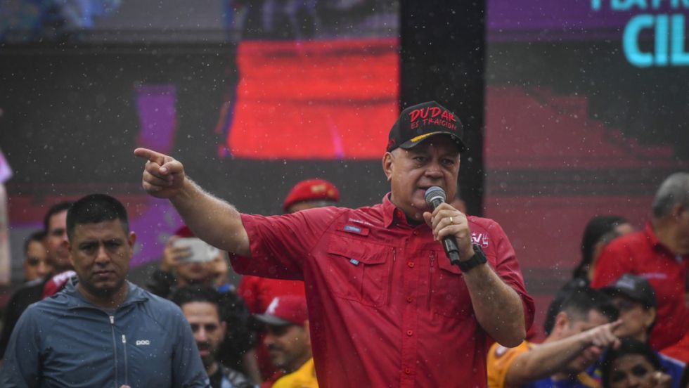 Diosdado Cabello: "Venezuela está de pie: jamás estaremos arrodillados"