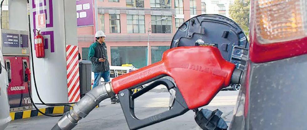 YPFB: usuarios ya pueden cargar “gasolina de calidad”