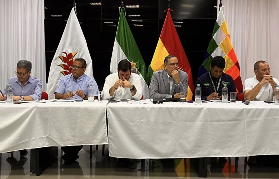 YPFB se compromete en Santa Cruz a emitir informes periódicos sobre la calidad del combustible