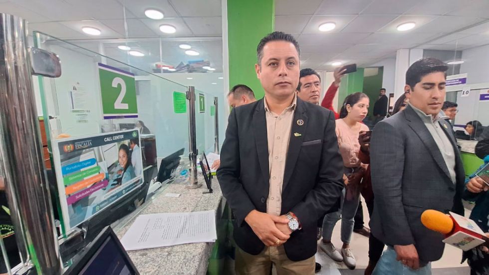 Edmand Lara pide aprehender al presidente de YPFB