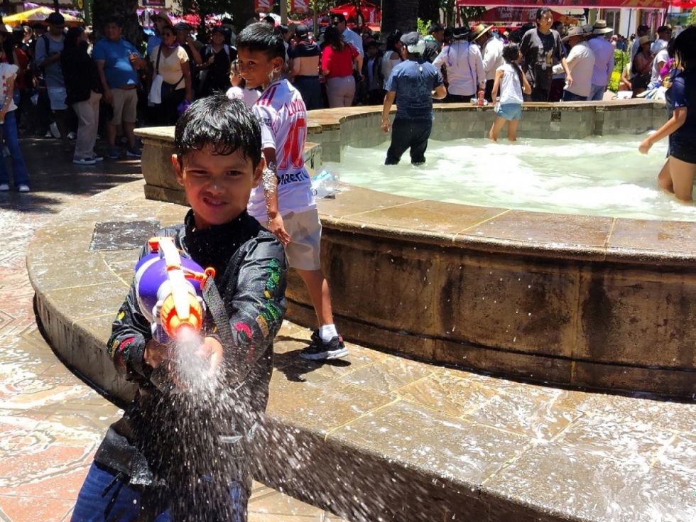 Carnaval Chapaco, a pura agua y alegría desbordada