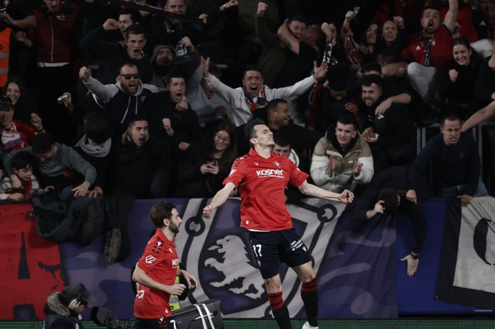 El Madrid pierde ante Osasuna y deja el liderato en manos del Barça