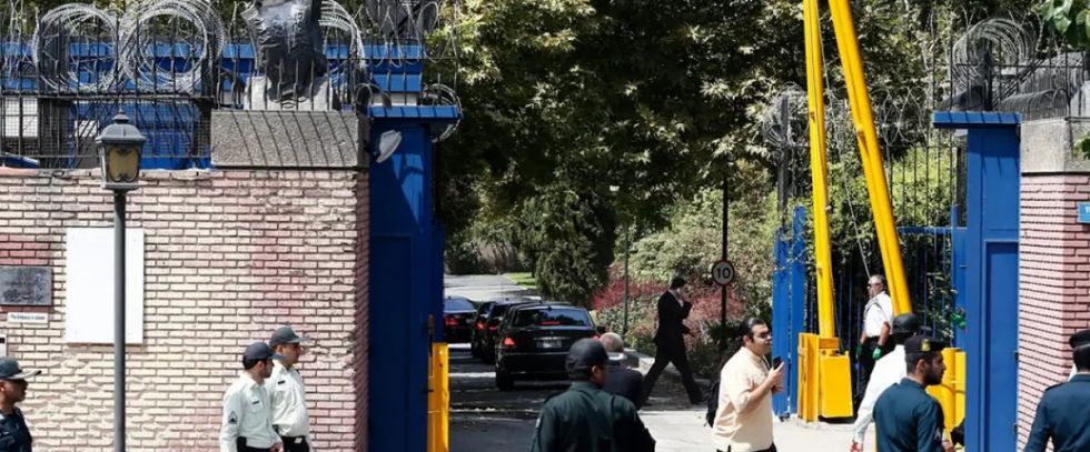 Reino Unido retira a su personal diplomático de Irán