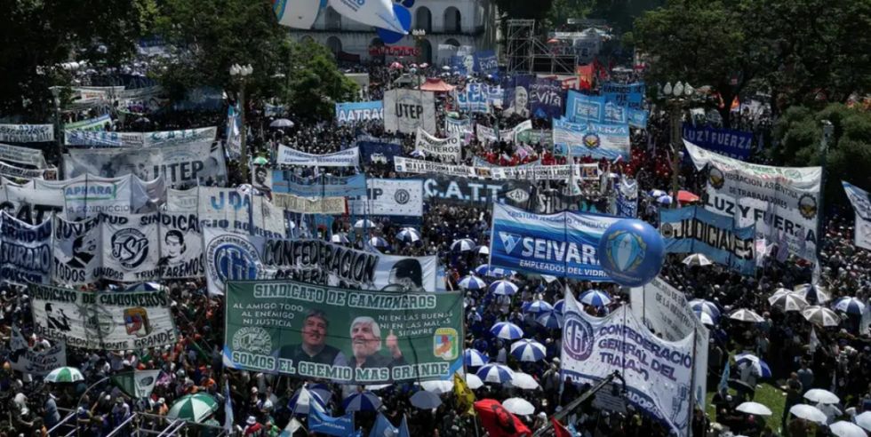 Milei saca adelante su reforma laboral en Argentina