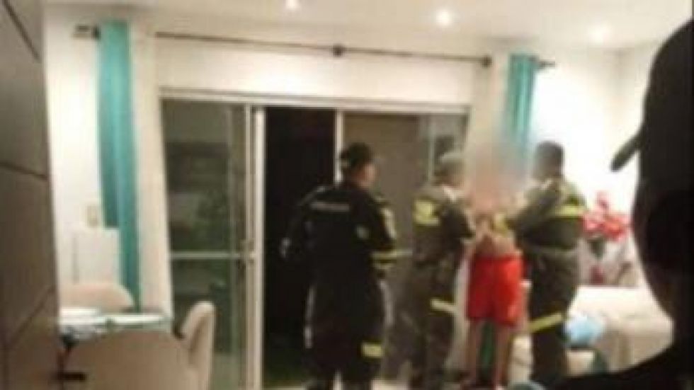 Concejal acusado de violencia contra su expareja seguirá detenido tras suspensión de audiencia