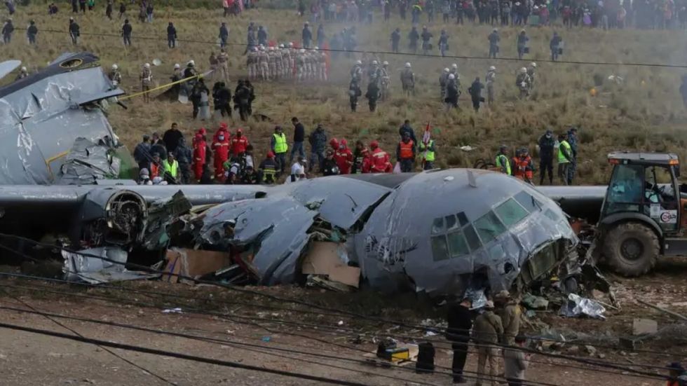 Cuestionan el manejo de la crisis por la tragedia aérea de El Alto