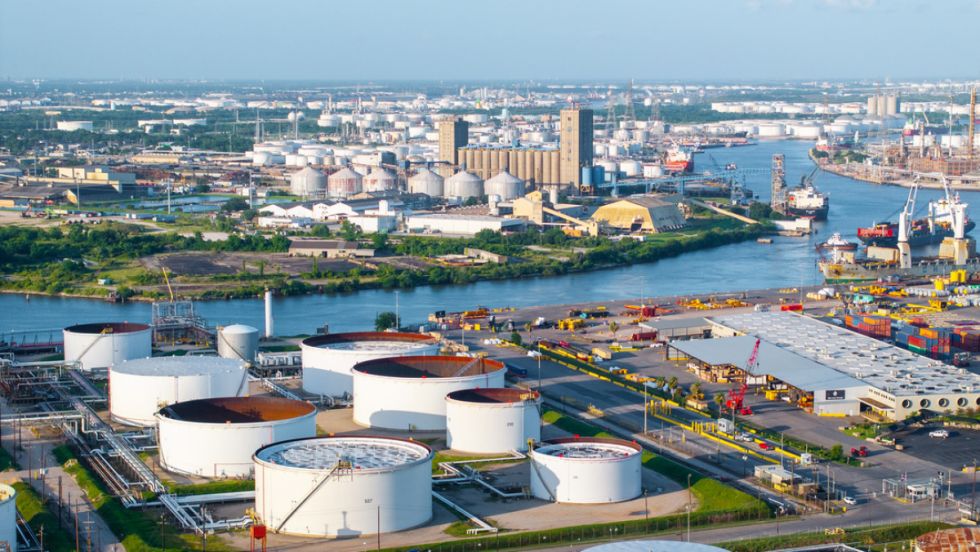 El petróleo alcanza su precio más alto desde 2024