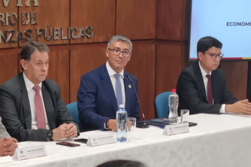 Ministro de Economía rechaza legalizar billetes sustraídos pero señala que “la Asamblea es libre de hacerlo”
