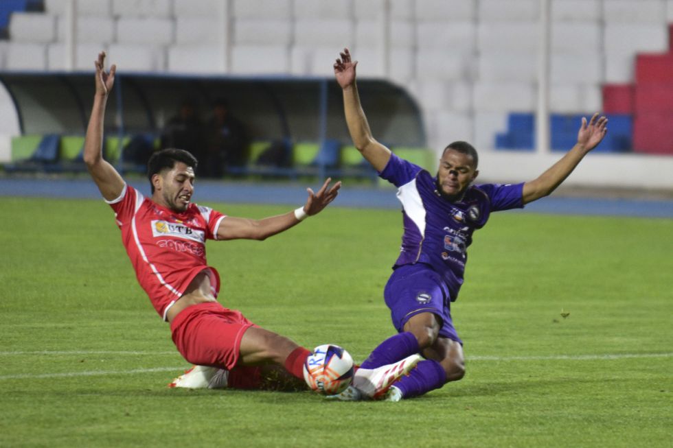 Real Potosí gana, pero Independiente avanza 