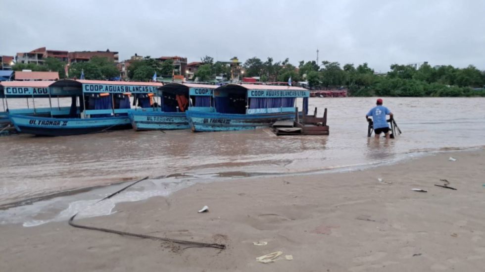 Inhabilitan paso por chalanas en Bermejo por crecida del río
