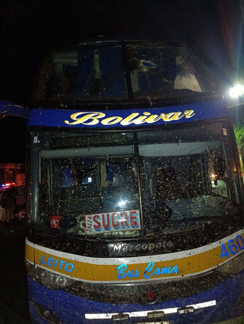 Dos pasajeros mueren aplastados por una roca que cayó dentro de una flota rumbo a Sucre