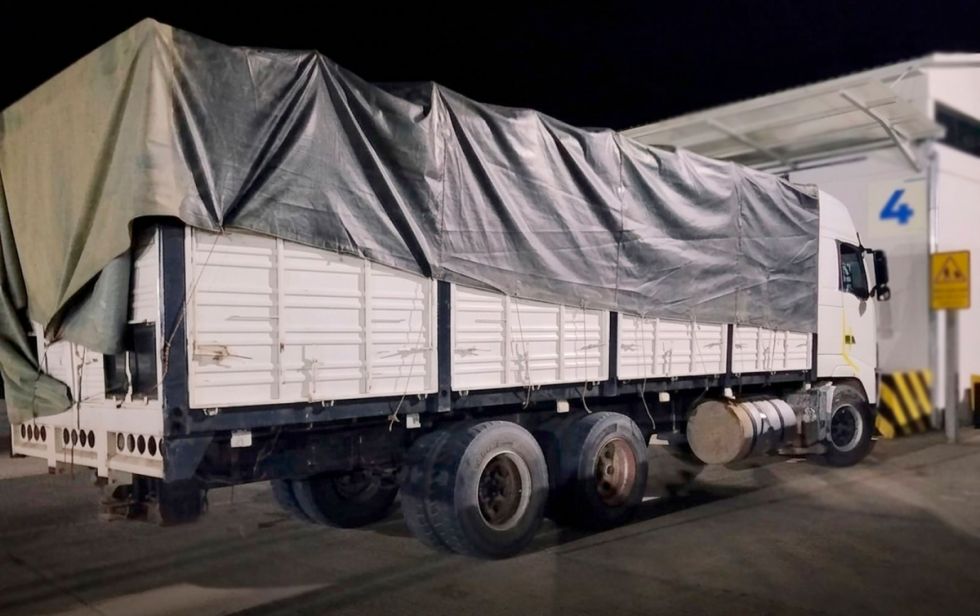 Interceptan contrabando de harina y aceite