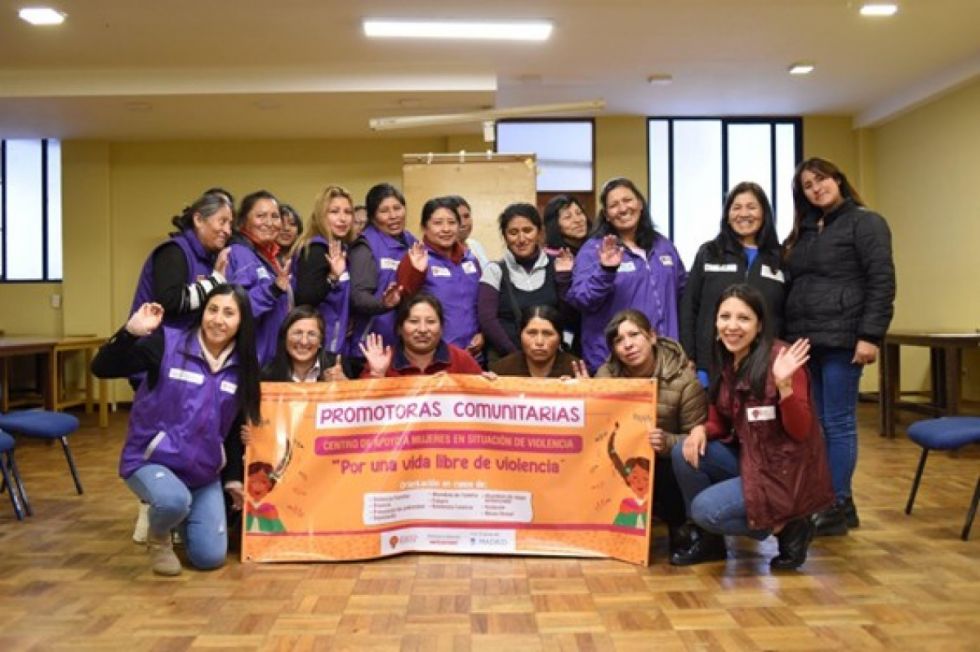 Un grupo de promotoras comunitarias en la primera sesión de capacitaciones del año. El Alto, Bolivia. Foto: Gustavo Ticona