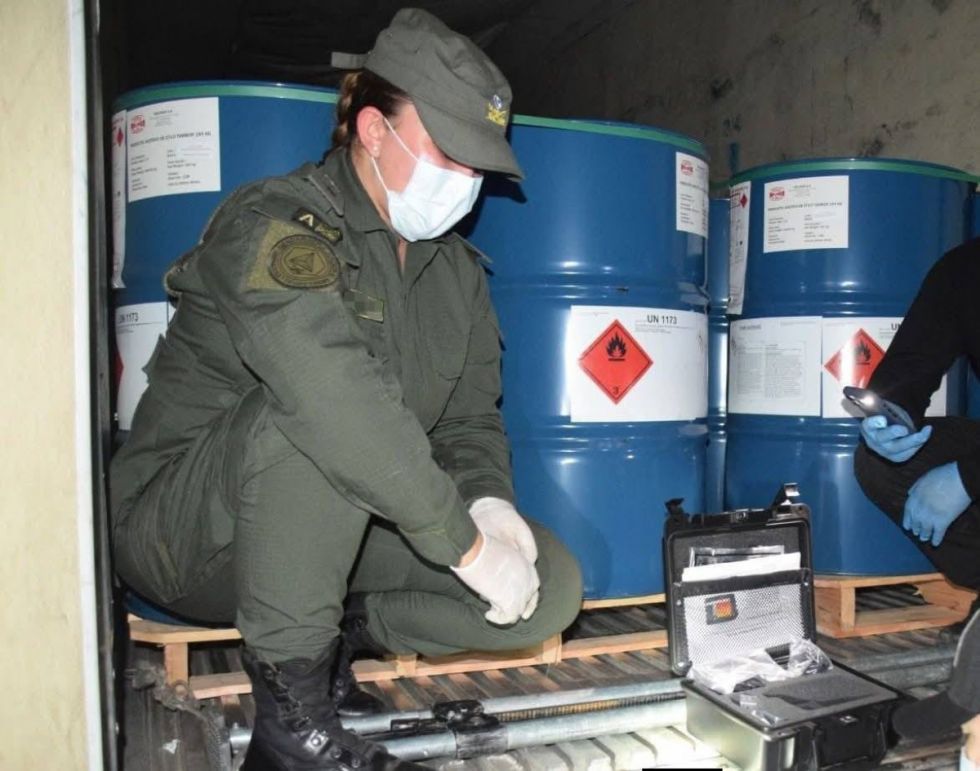 Decomisan más de 35 toneladas de precursor químico con documentación falsa en Aguas Blancas