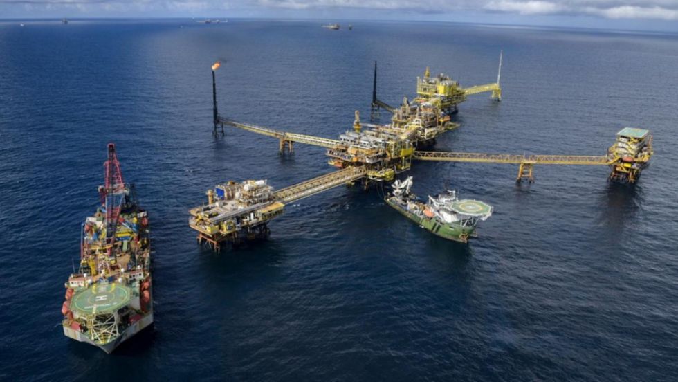 Lula propone alianza entre Pemex y Petrobras