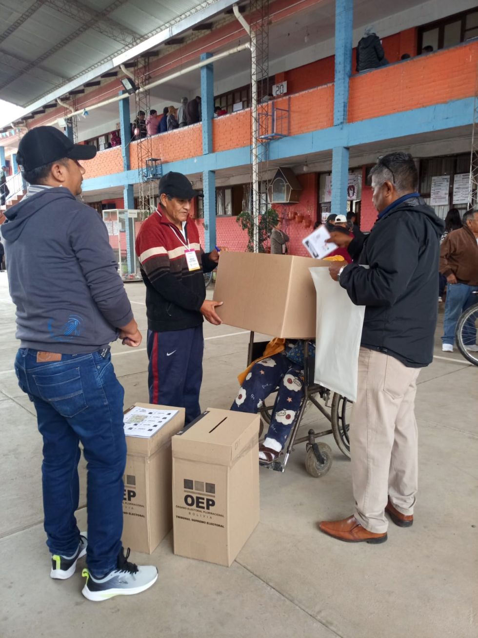 Los jurados verificaron el material