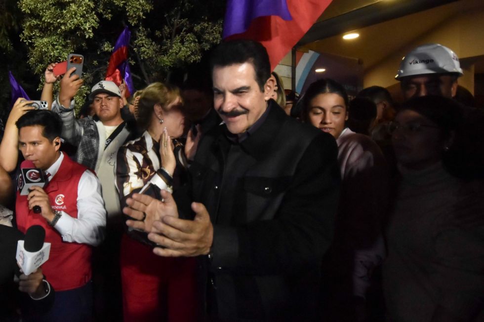 Manfred Reyes Villa logró la reelección 