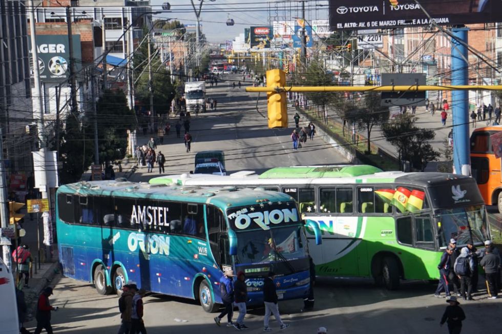 Bloqueos por gasolina: Choferes solo dialogarán con Paz y no descartan un paro indefinido 
