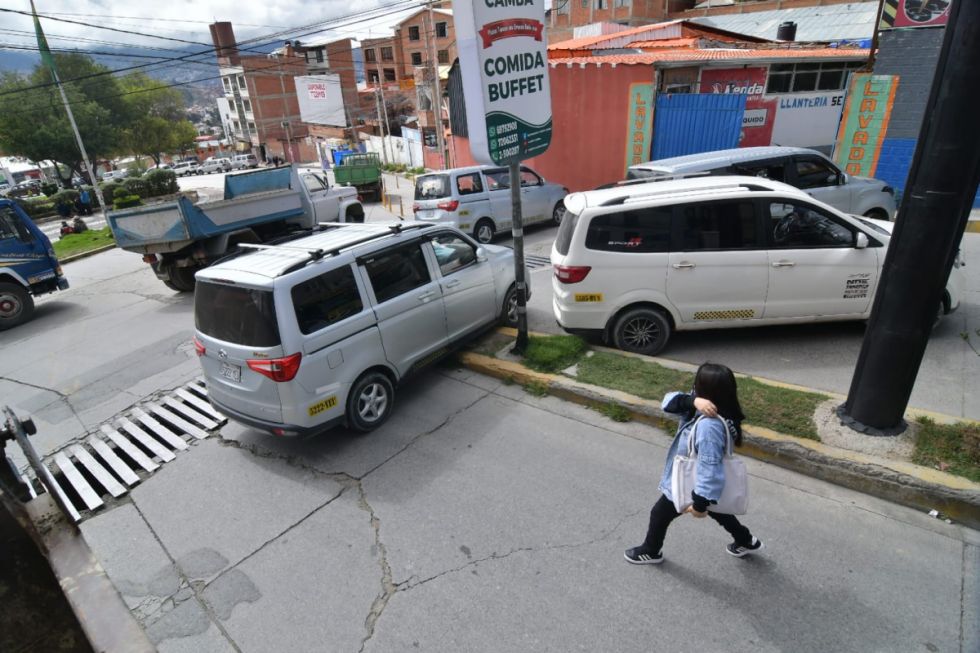 Segundo día de paro y sin solución: La Paz y El Alto colapsan