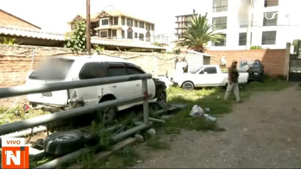 Intervienen taller: Hallan vehículos robados, marihuana y documentos falsos