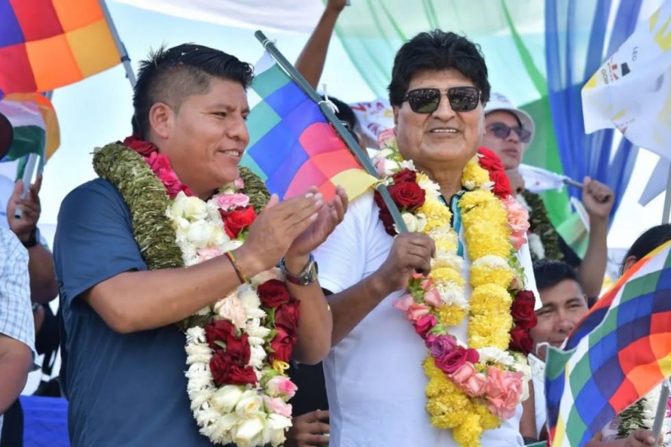 Loza dice que no se alejará de Evo