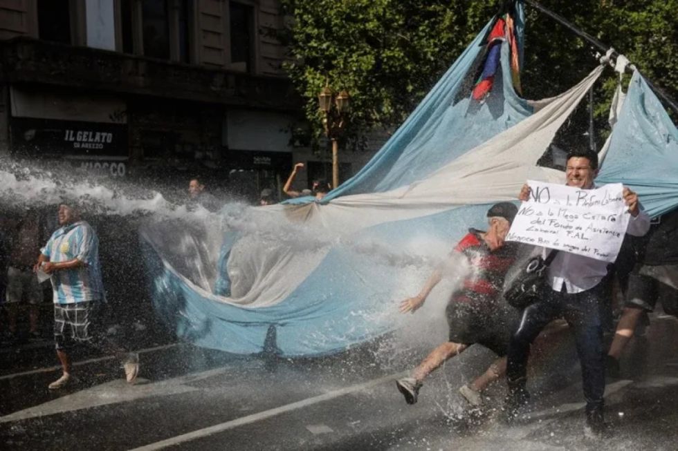 Justicia argentina suspende 82 artículos de la reforma de Milei