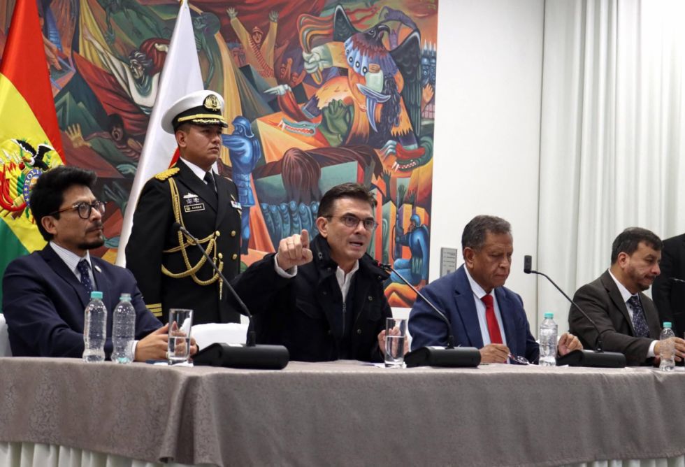 Descartan que vaya a faltar combustible tras suspender contratos con Vitol y Trafigura