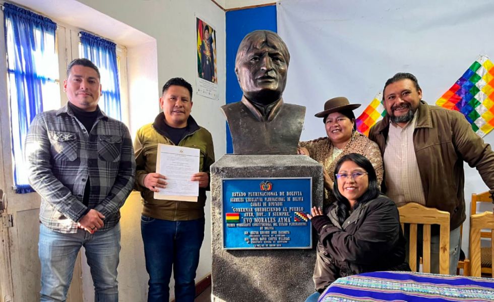Evistas se llevaron el busto del expresidente que fue retirado del Senado 