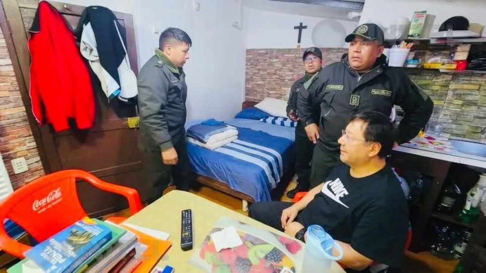 Requisa en San Pedro revela celda de Luis Arce con televisor y cocina acondicionada