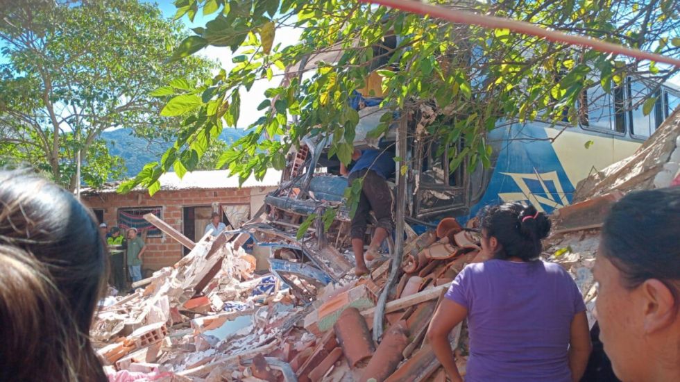 Trágico accidente en Huacareta deja dos fallecidas y dos heridos graves tras choque de flota 
