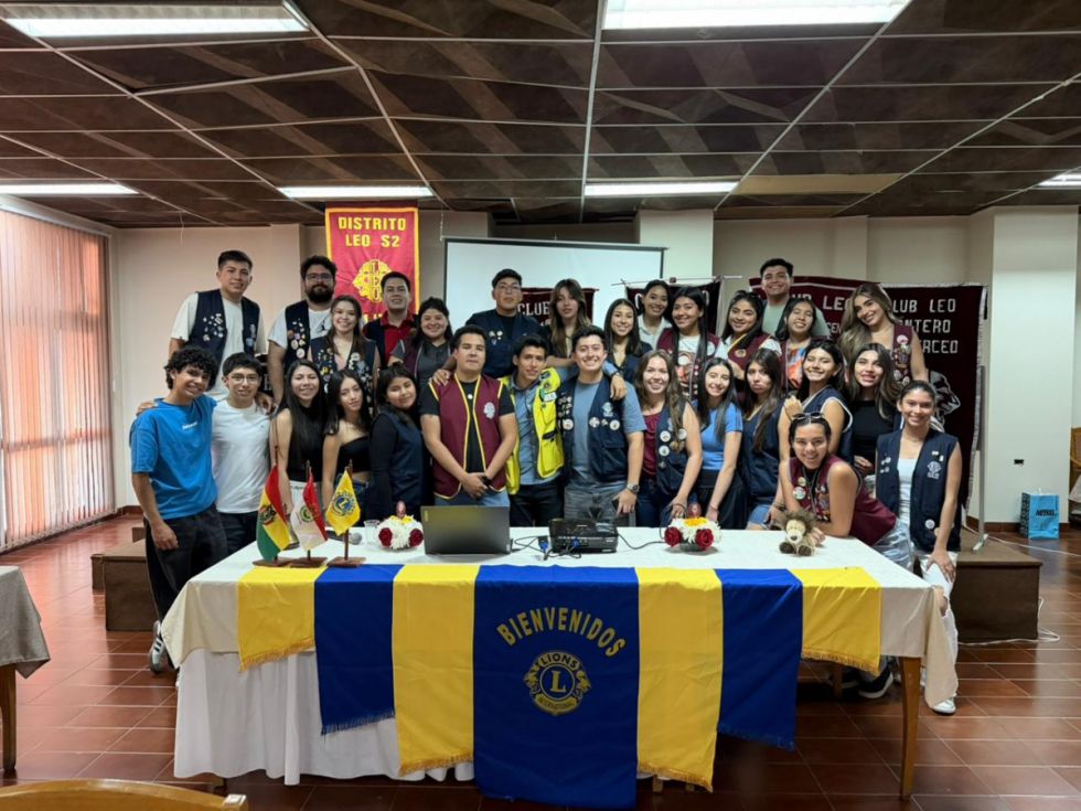 Jóvenes Leos junto a sus capacitadores