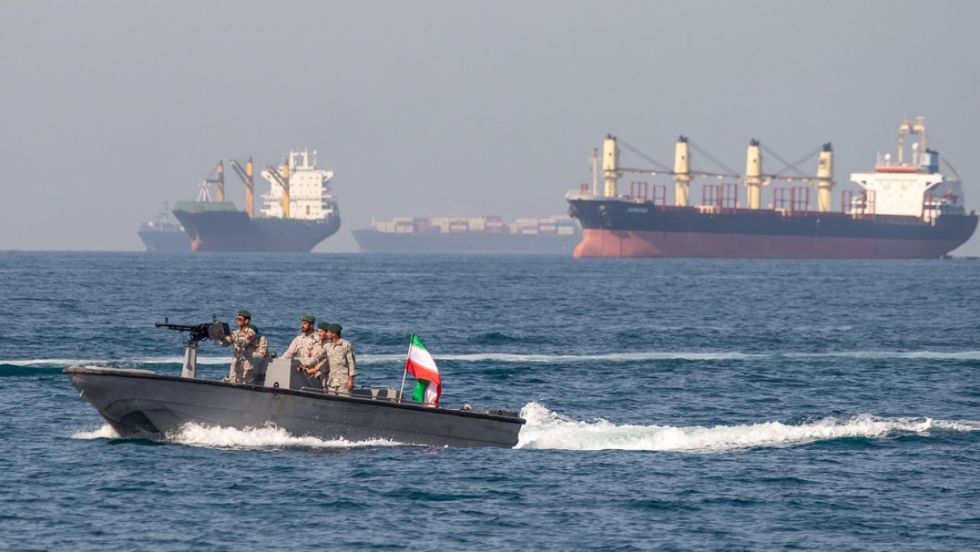 Irán condiciona el cruce por el estrecho de Ormuz