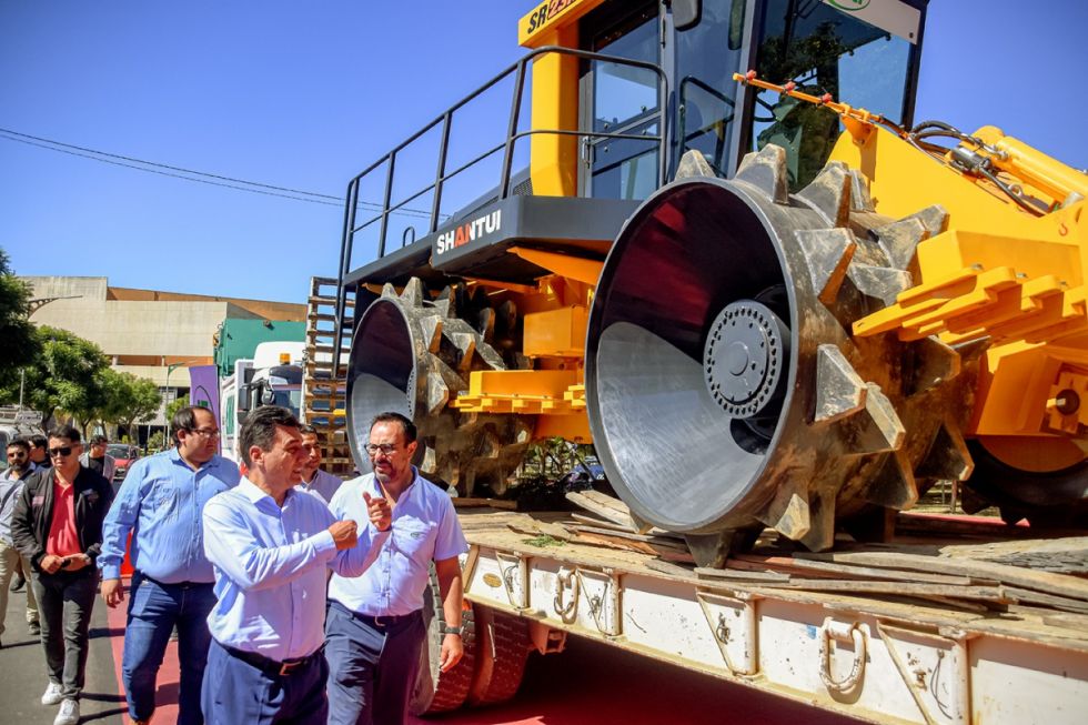 Alcalde presentó los nuevos camiones recolectores de EMAT