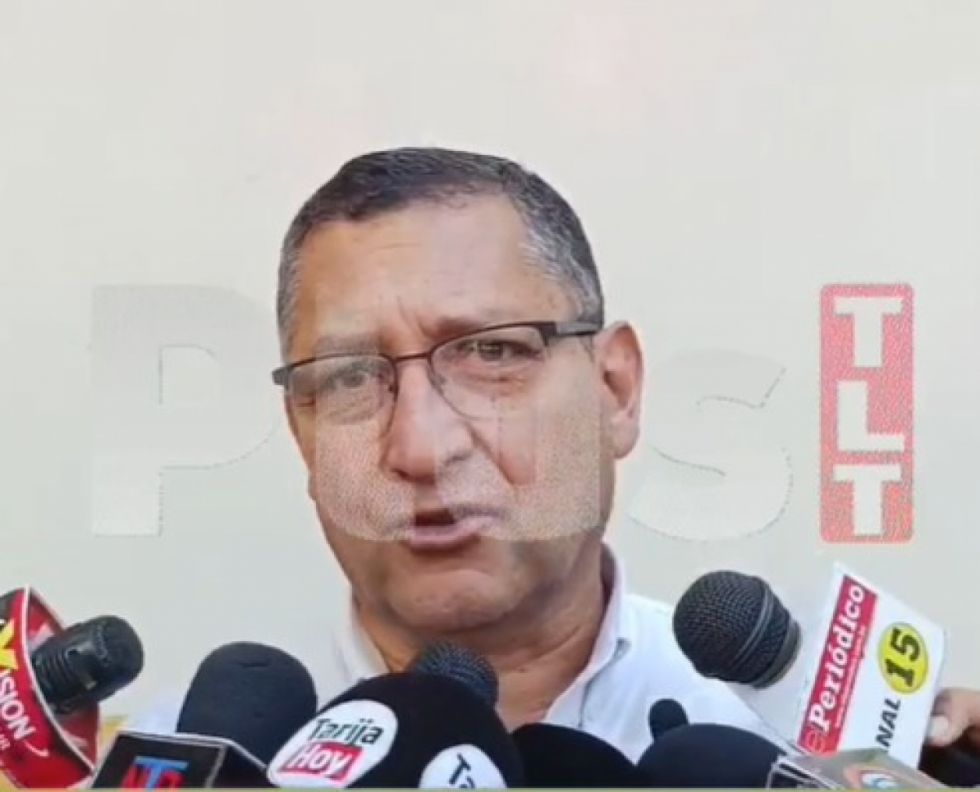 Montes se excusa de la Sesión de Honor para entregar un reconocimiento
