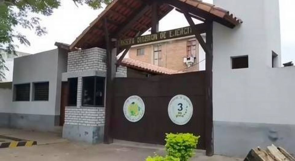 Teniente coronel prófugo por abuso a conscripto; detienen a su esposa y a funcionaria por encubrimiento