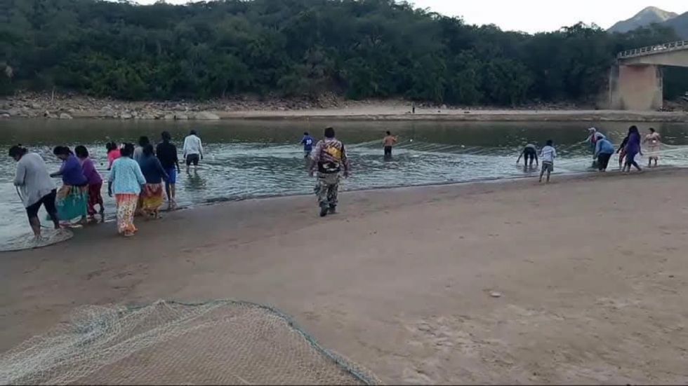 Sábalo a precio de río: La veda se levanta con ofertas de entre 7 y 8 bolivianos en la orilla del Pilcomayo 