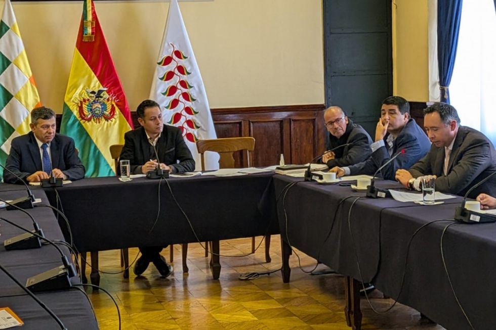 Fijan interpelaciones de Zamora y Medinaceli a fin de mes; reprogramarán a Espinoza y solicitan convocar a Oviedo
