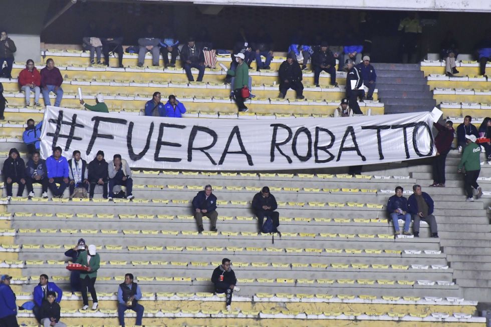 La respuesta de Robatto al pedido de su renuncia por el hincha bolivarista 