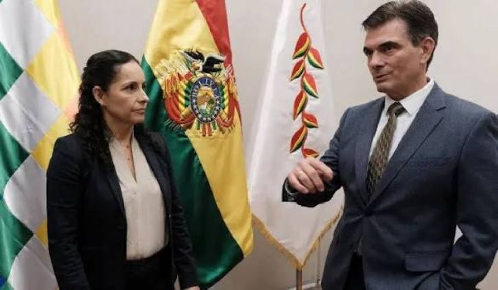 Claudia Cronenbold deja la presidencia de YPFB y advierte deterioro institucional “más grave de lo previsto”