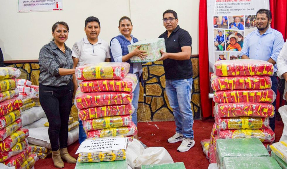 Ponce entrega alimentos a los internados 