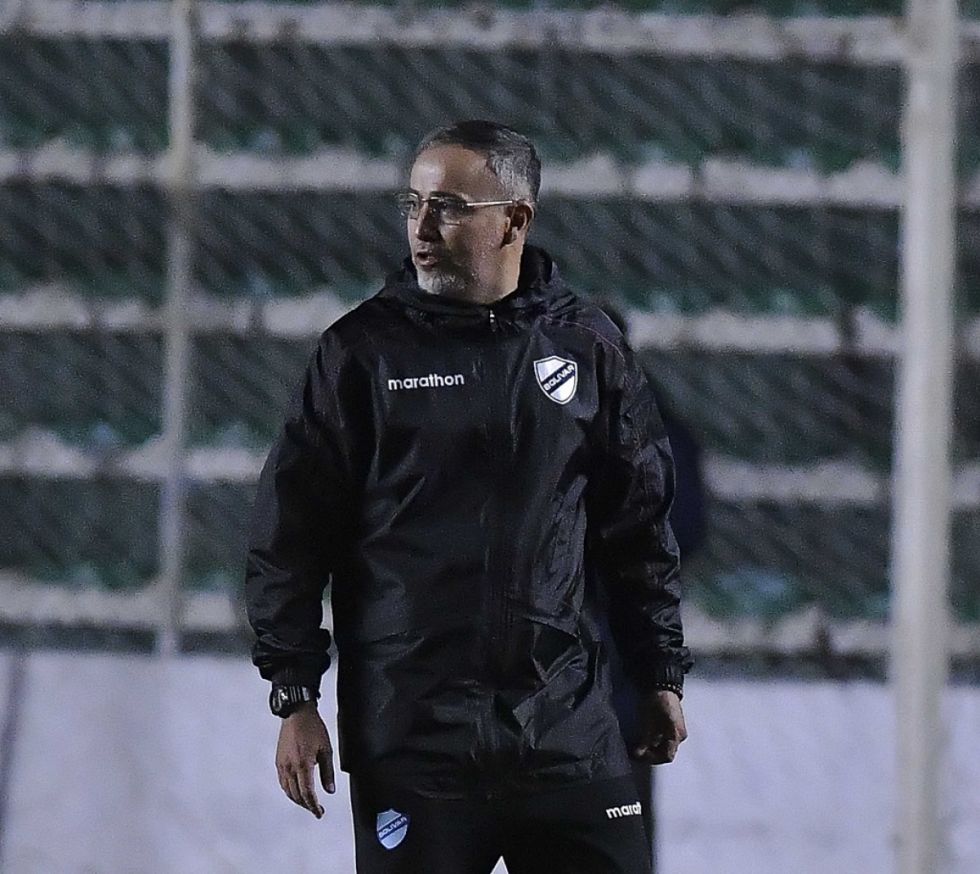 Bolívar acepta la renuncia del entrenador Flavio Robatto