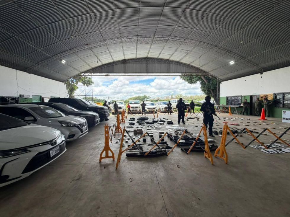 Unos 30 sujetos irrumpieron en aeródromo vinculado a Marset y robaron objetos