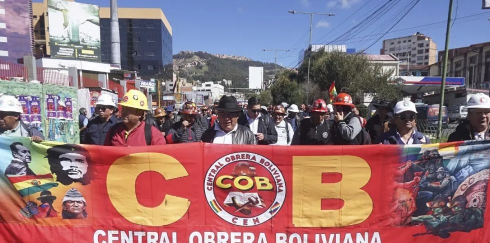 La semana inicia con protestas de distintos sectores en La Paz y la COB convoca a un cabildo para el 1 mayo