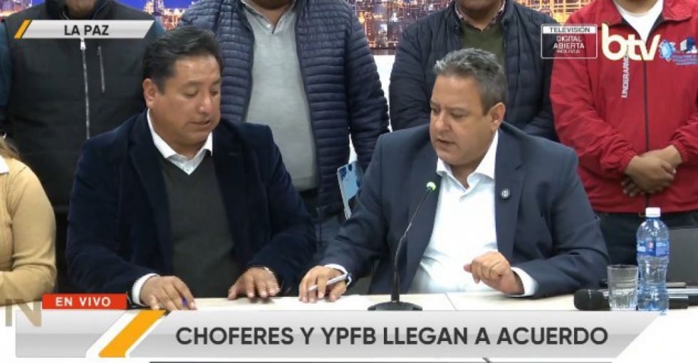 Transporte y YPFB logran acuerdo y levantan bloqueos en El Alto