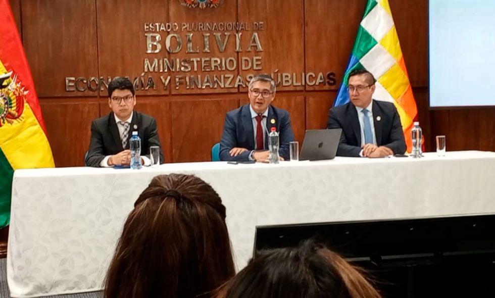 Espinoza ve la cotización del dólar en un “rango relativamente estable y óptimo”