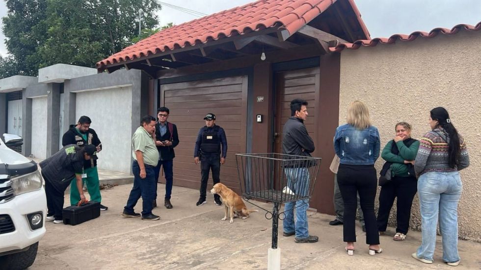Fiscalía indaga presunto parricidio tras violenta muerte de un hombre