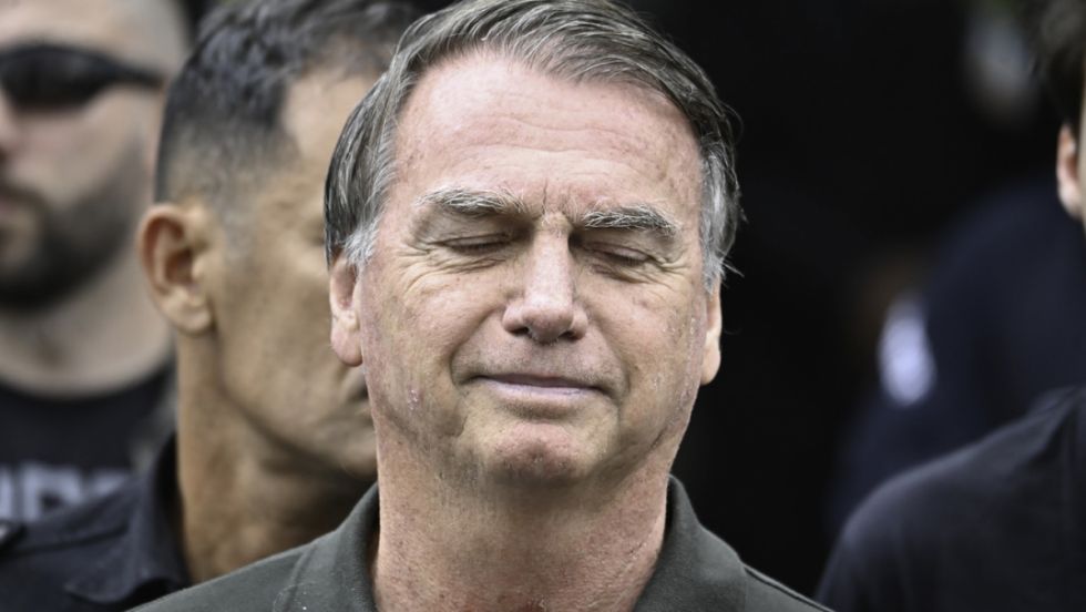 Aprueban reducción de la pena de Bolsonaro
