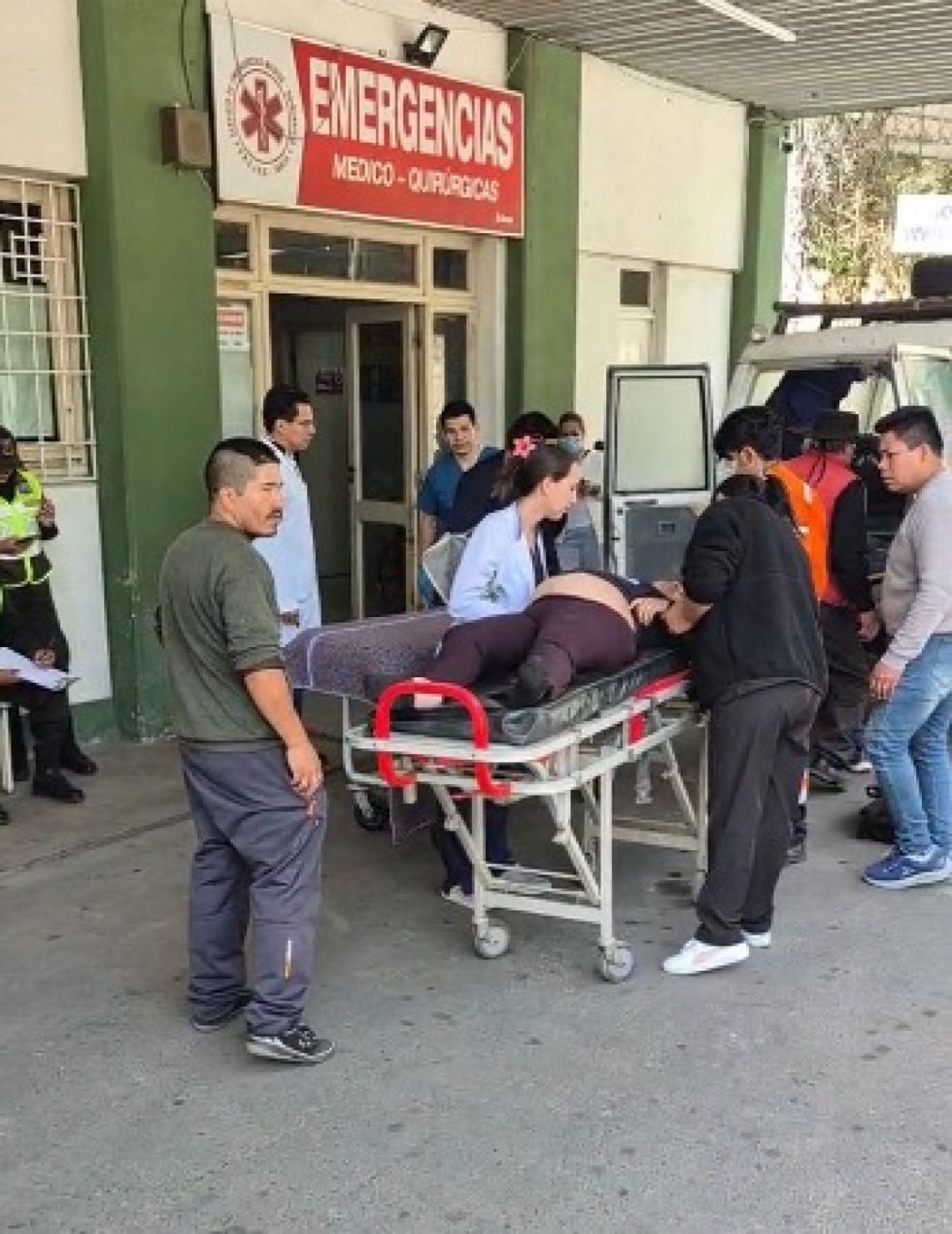 Vuelco de bus en Falda la Queñua deja al menos 3 fallecidos y 28 heridos