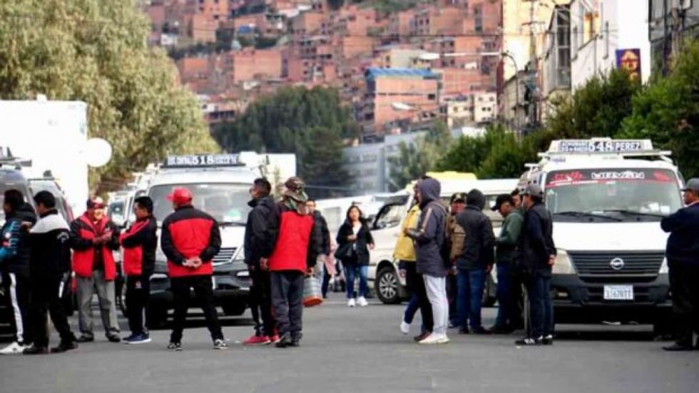 Choferes acatan paro: Piden al Gobierno cumplir los acuerdos