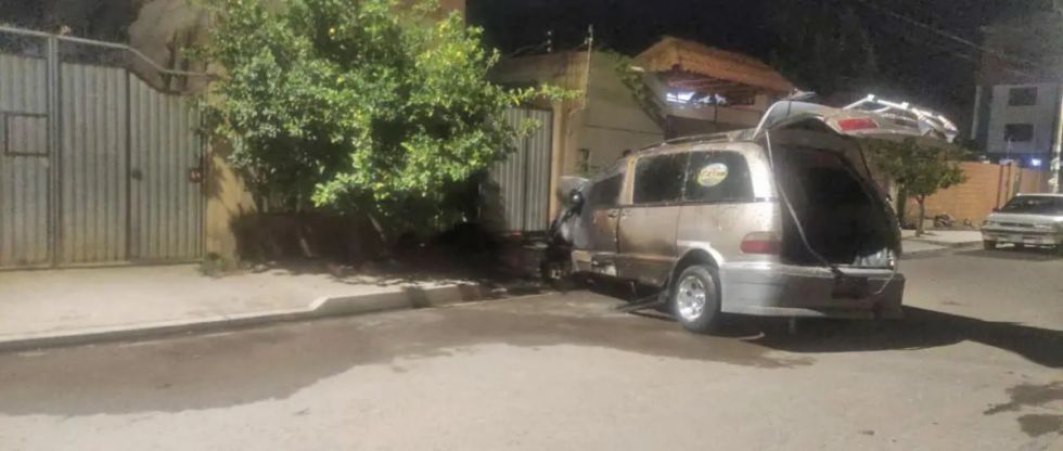 Dos heridos tras el incendio de un vehículo que transportaba turriles con combustible